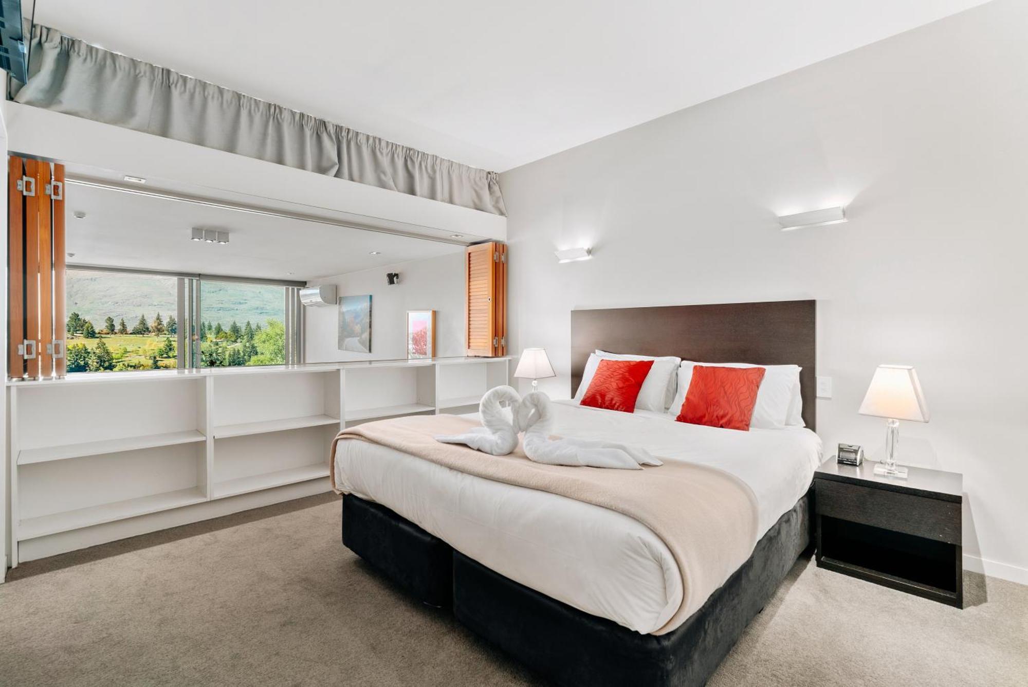 Modern Executive Living In Pounamu Квінстаун Екстер'єр фото